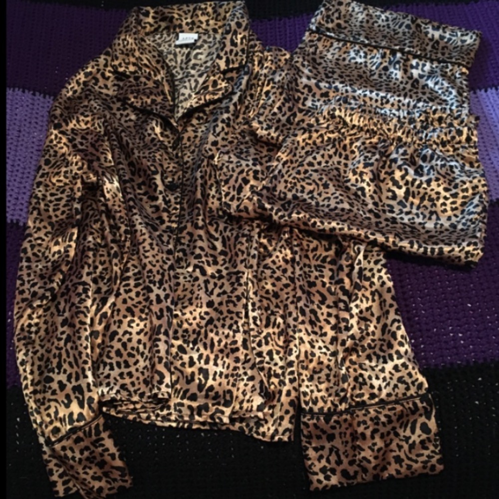 Satin soft feel Cheetah 🐆 print pajama 2 piece set